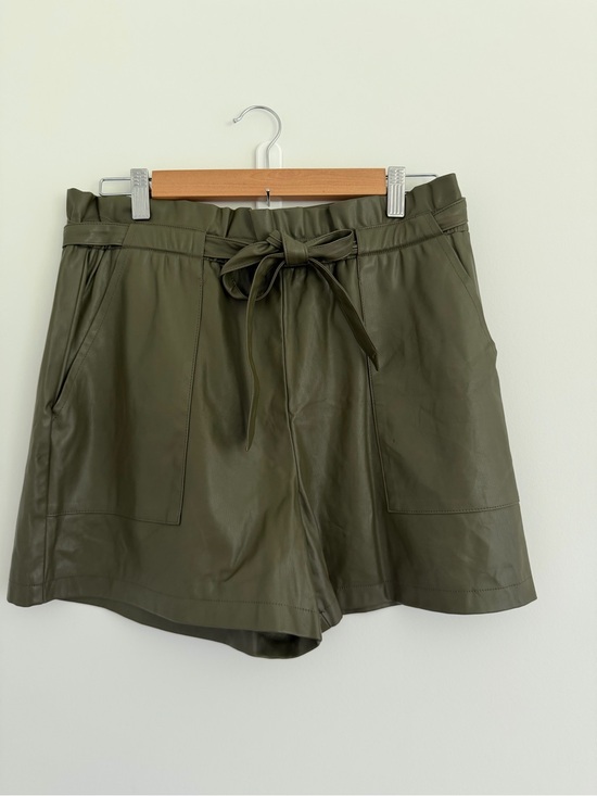 Pants - Cato's‎ Olive Faux Leather Paperbag Shorts | Size Medium | Belted Waist